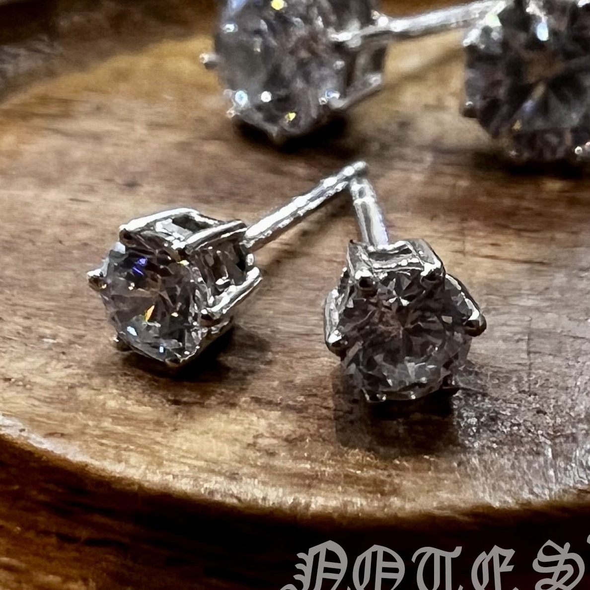 ต่างหูเงินแท้ ชุบทองคำขาว ฝังเพชร 4mm NSER1691
