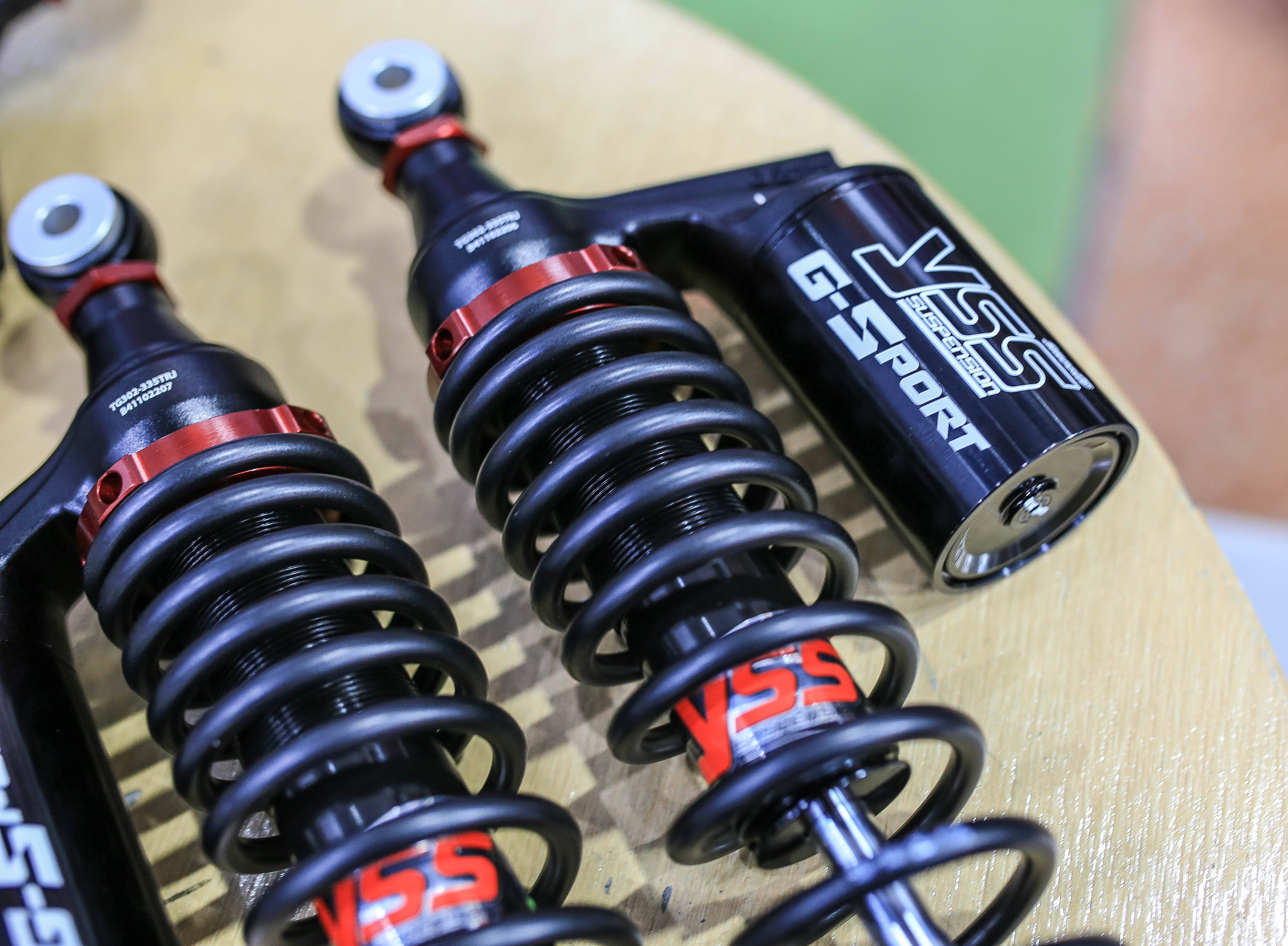 โช็ค YSS G-SPORT โหลด 335mm สปริงดำดำกระบอกดำ ราคา7900