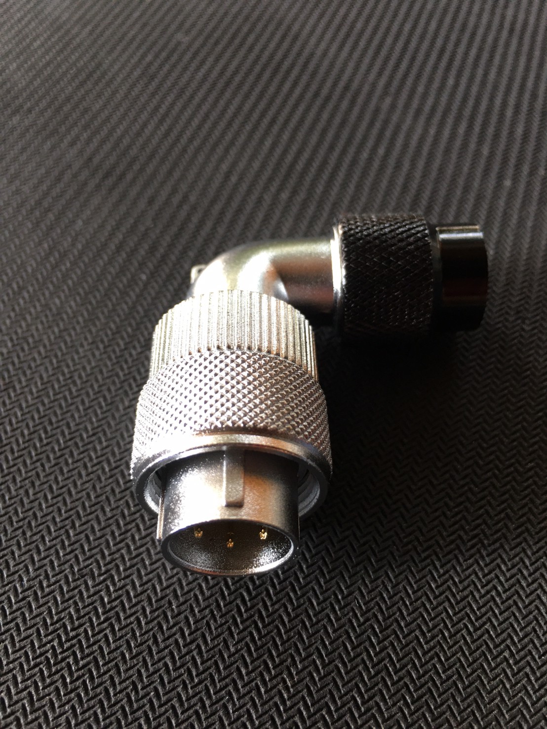 คอนเนคเตอร์ต่อสายไฟ WF16 5pole, #0.75sq.mm 5A, cable OD.3-6.5mm Angle circular connector IP55 "WF16J5TW" male poles