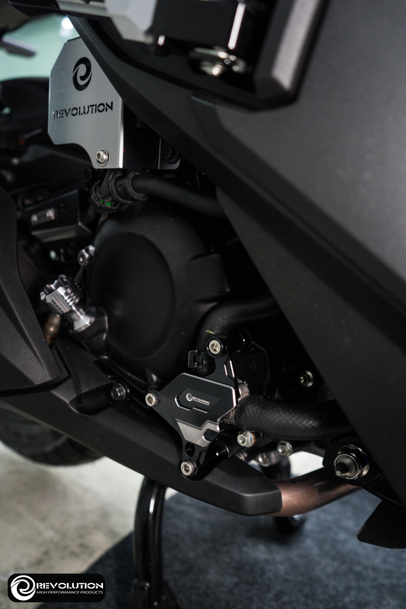 การ์ดปั้มน้ำ CNC ทูโทน REVOLUTION ADV-350/FORZA-350 รหัสสินค้า ราคา 950 บาท/ชุด