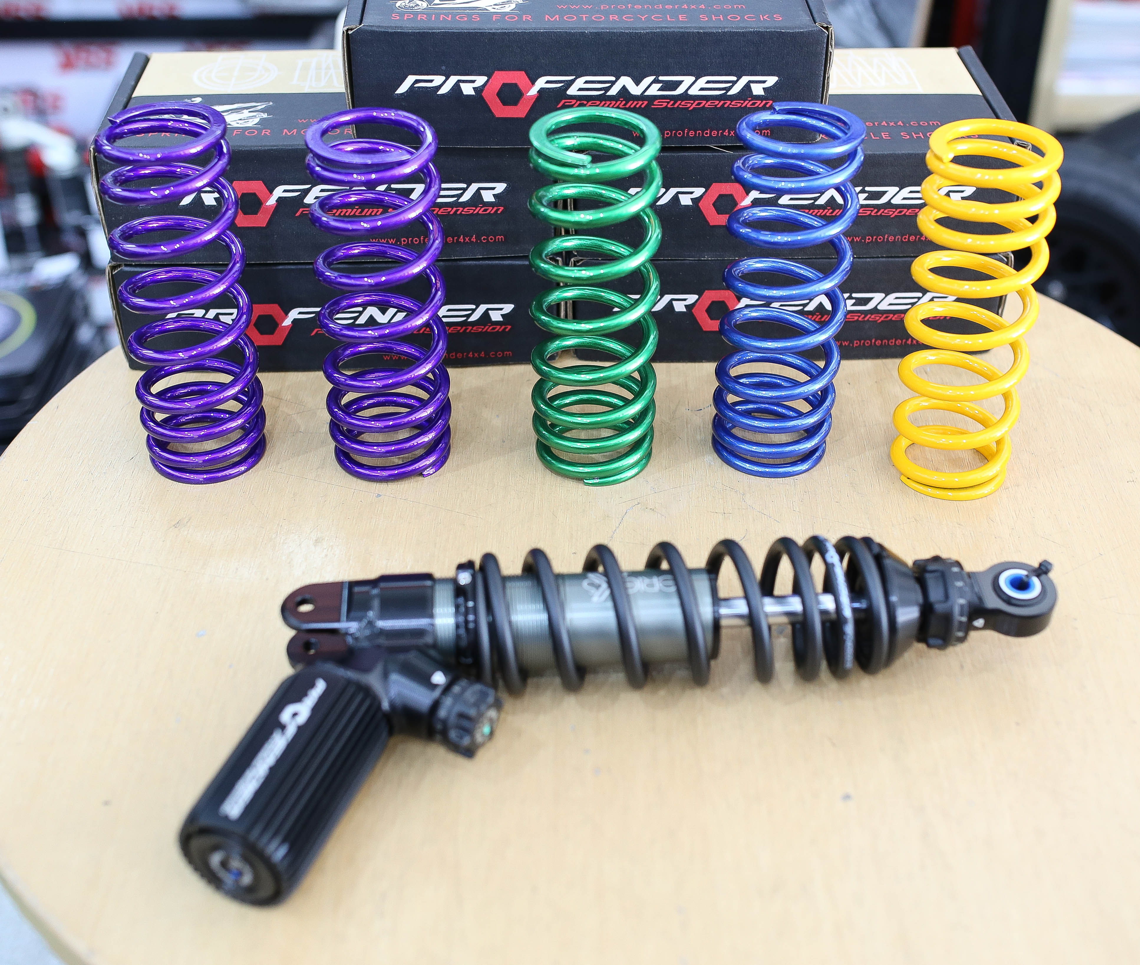 โช๊คสีสปริง profender สีพาวเดอร์โค๊ด โปรโมชั่น ลูกค้าซื้อโช๊คจากทางร้าน ซื้อสปริงสีเพิมเงิน300เท่านั้นครับ