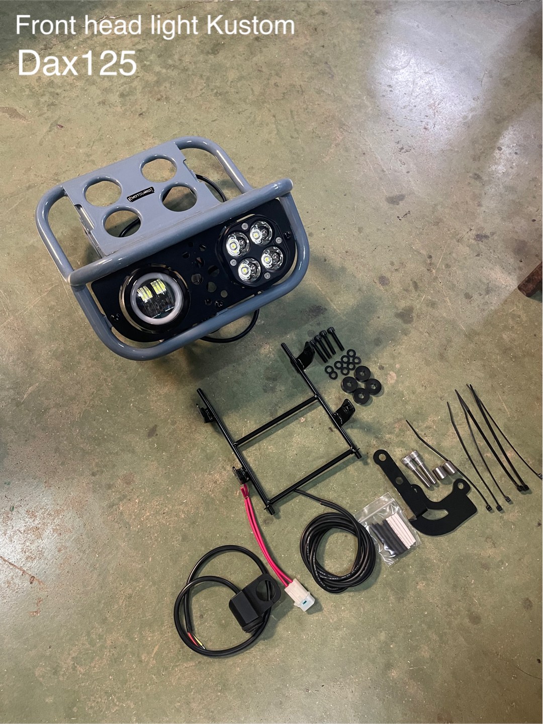 ไฟหน้า Motolord Front head light Kustom Dax125 ราคา6100฿ สีเทา แดง ดำ