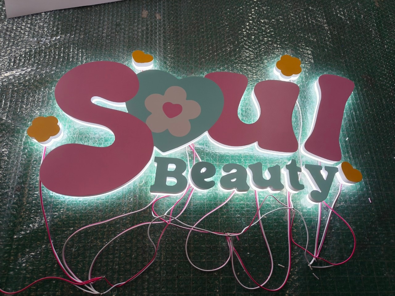 ป้ายไฟออกหลัง '' SOUL BEAUTY ''
