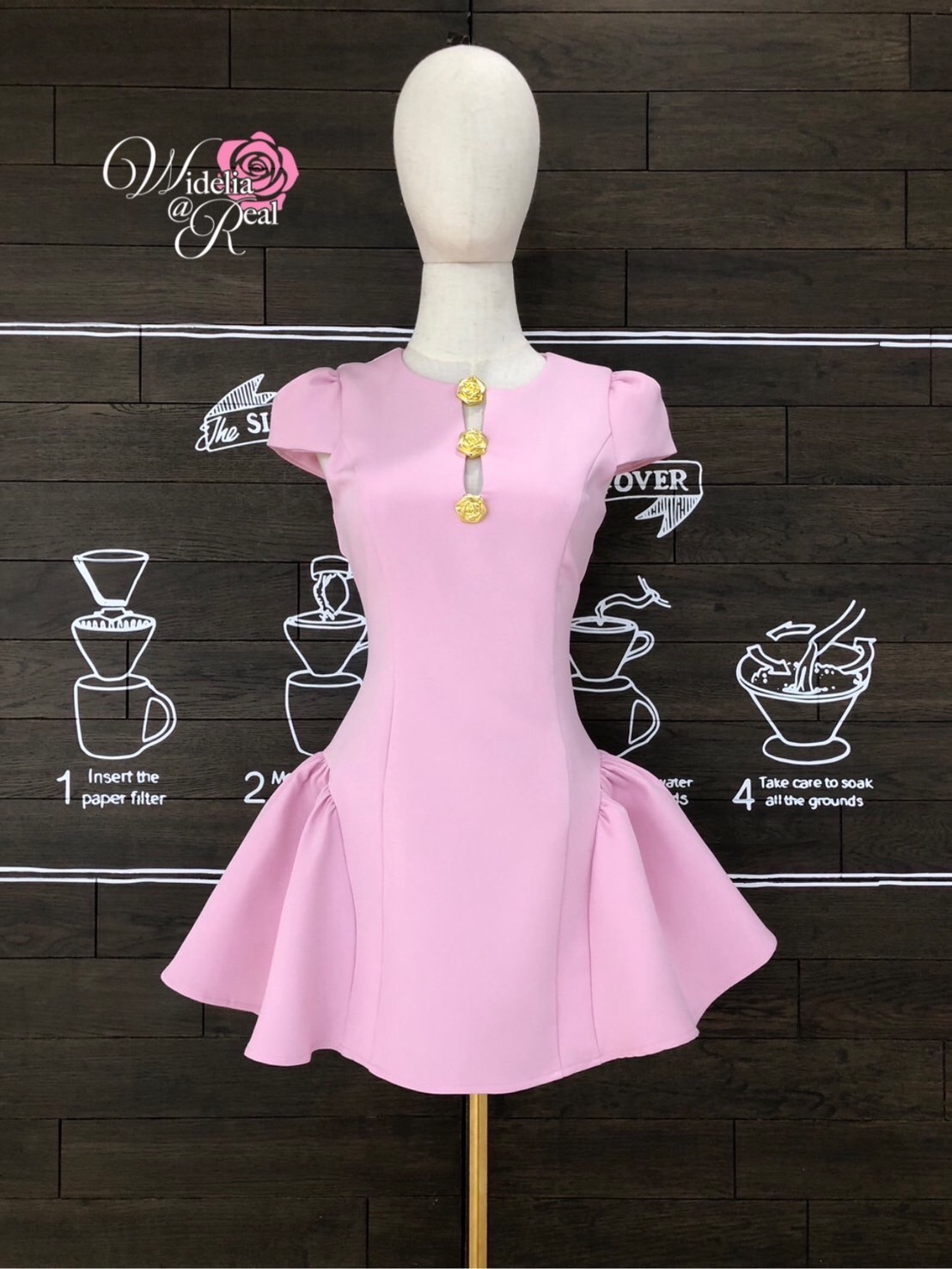 Korea Dress เดรสแขนสั้น คอเย็บกระดุมดอกไม้สีทอง