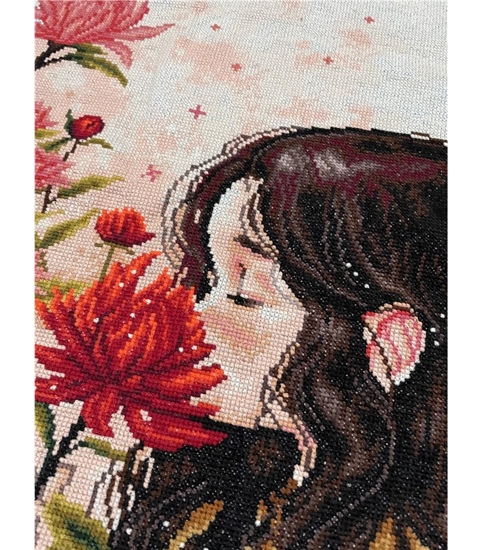 girl-1101 *สินค้าหมด* ชุดปักครอสติช ลายสาวน้อยกับดอกไม้ (ปักเต็มผืนผ้า ไม่มีเดินเส้น ผ้า11CTพิมพ์ลาย ปัก 3 เส้นเล็ก) ขนาด 53*72 ซม.ผ้าครอสติช 11CTพิมพ์ลายปักบนผ้า ไหมคอตตอน 37 สี ผังลาย เข็ม