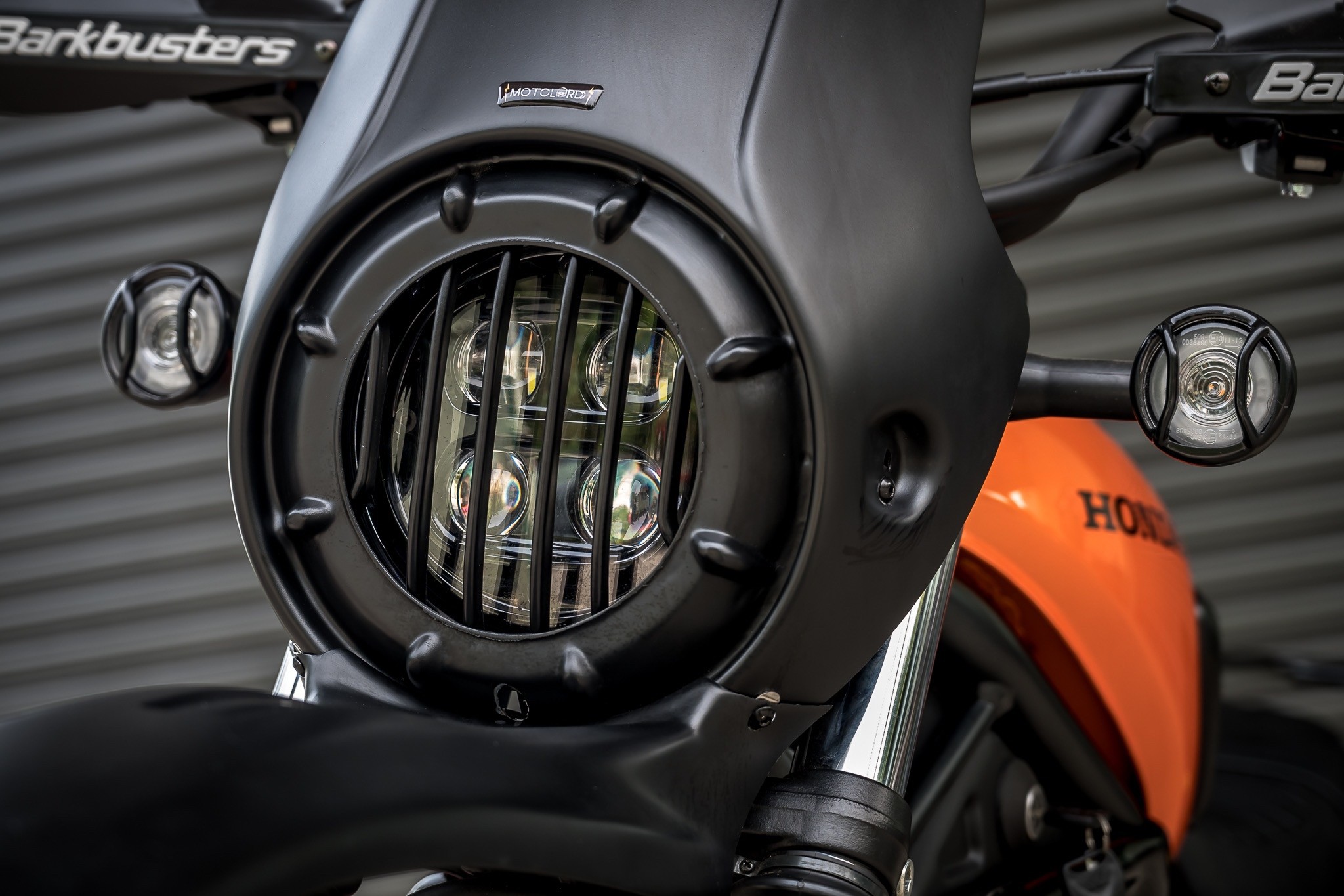 หน้ากาก Cl300,500 CL V1 MotolordD 2490฿ ( ในภาพ ไม่รวมตะแกรงไฟ )