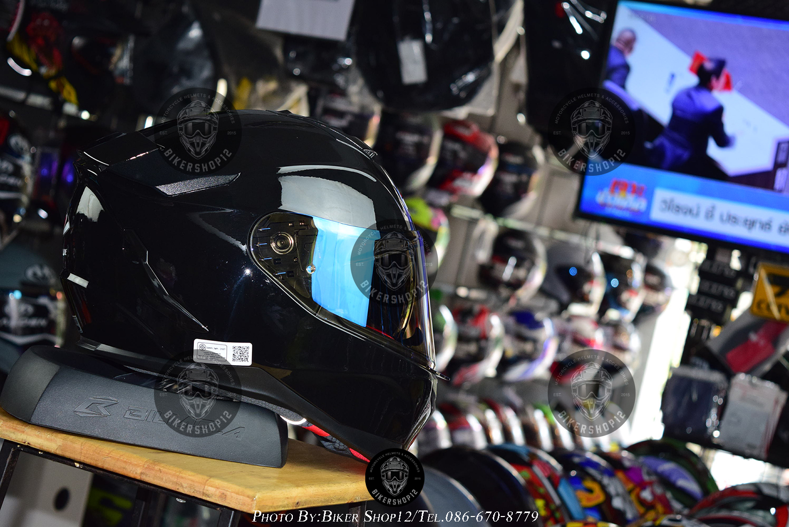 หมวกกันน็อค REAL รุ่น Hurricane สีดำเงา