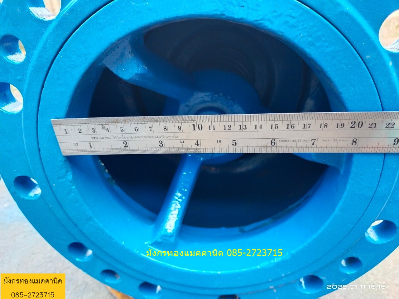 เช็ควาล์วหน้าแปลนแบบแนวตั้ง ขนาด 8 นิ้ว เป็นวาล์วชนิดปิดกั้นให้น้ำไหลไปในทิศทางเดียว ติดตั้งได้เฉพาะแนวตั้งเท่านั้น (ทางน้ำออก) การทำงานของวาล์วประเภทนี้ จะเป็นไปโดยอัตโนมัติ โดยที่น้ำจะไหลผ่านวาล์ว และลิ้นของวาล์วจะปิดกั้นทันทีที่น้ำหยุดเพื่อป้องกันความเ