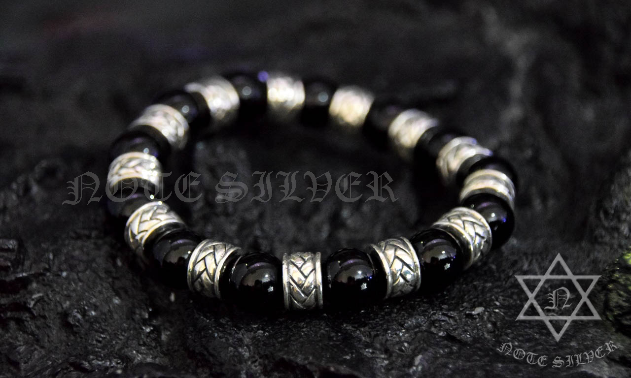 ข้อมือหินนิล ผิวเงา สลับหมุดโดนัทลายถักสานใหญ่ Sterling Silver 925 NSSV1681