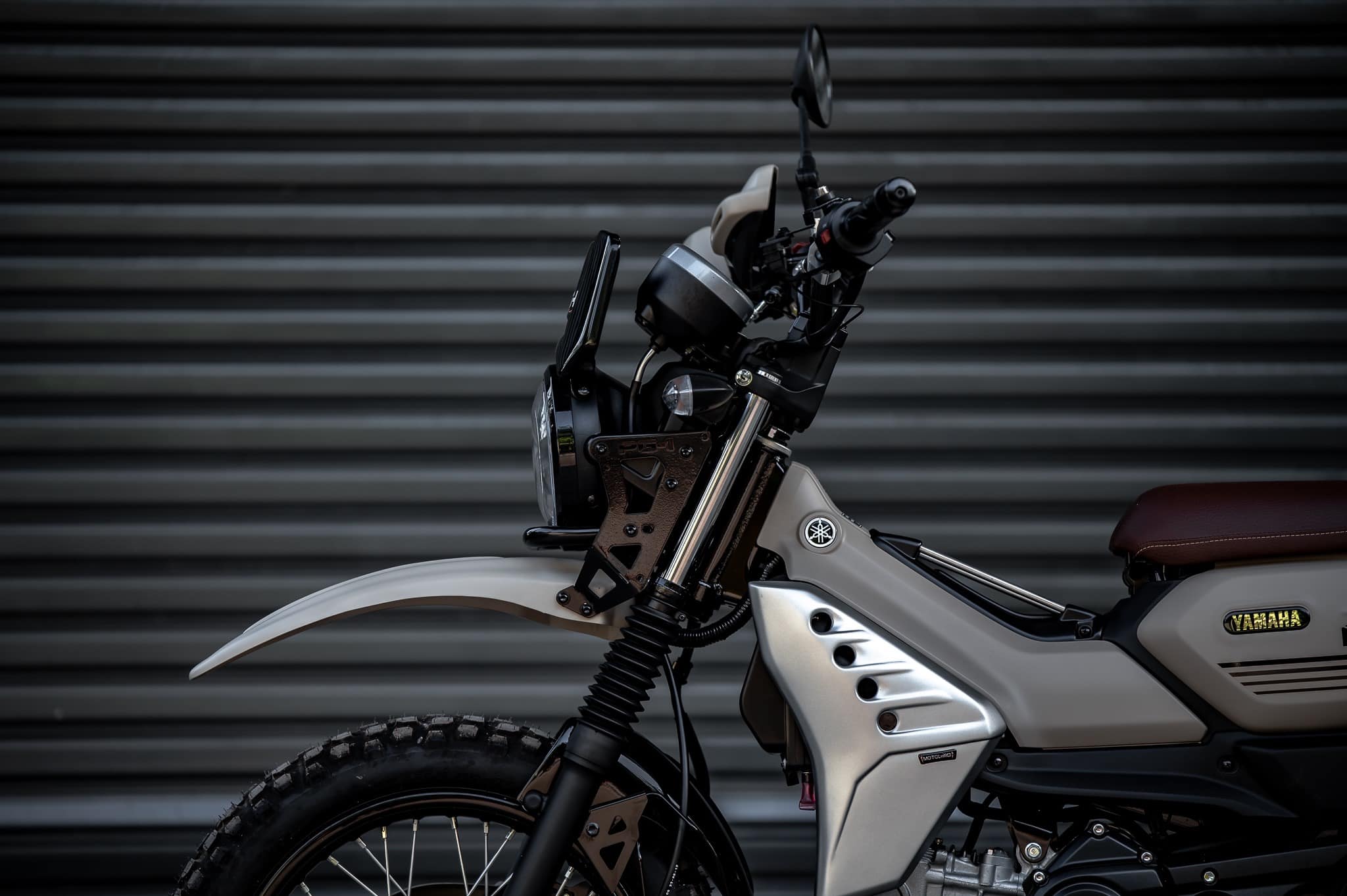 PG-1 1.) ครอบไฟหน้า Headlight cover. 1,590฿ 2.) ครอบไฟเบรค Rear brake light cover. 1,290฿ 3.) ชิวหน้า V1 Headbrand Windshield V1 1,590฿ 4.) กาบ อกบังหัวฉีด Side fairing cover. 1990฿ 5.) กันลาย V1 Mid frame protector. 1990฿ 6.) ชุดบังโคลนหน้าScrambler Full