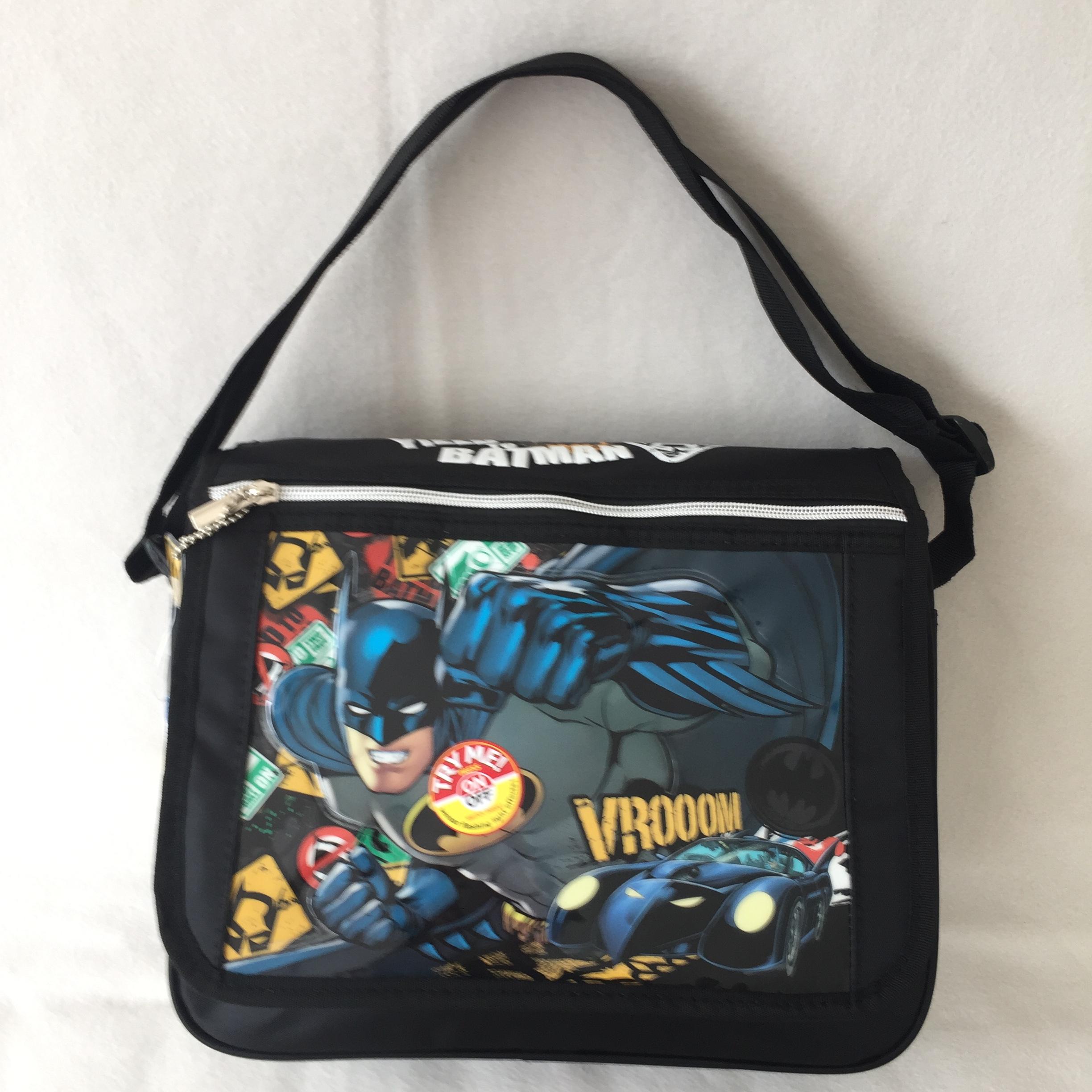Batman กระเป๋าสะพายข้าง กระเป๋าคล้องคอ แบทแมน Batman Shoulder Bag Sling Bag ดำ 13 นิ้ว
