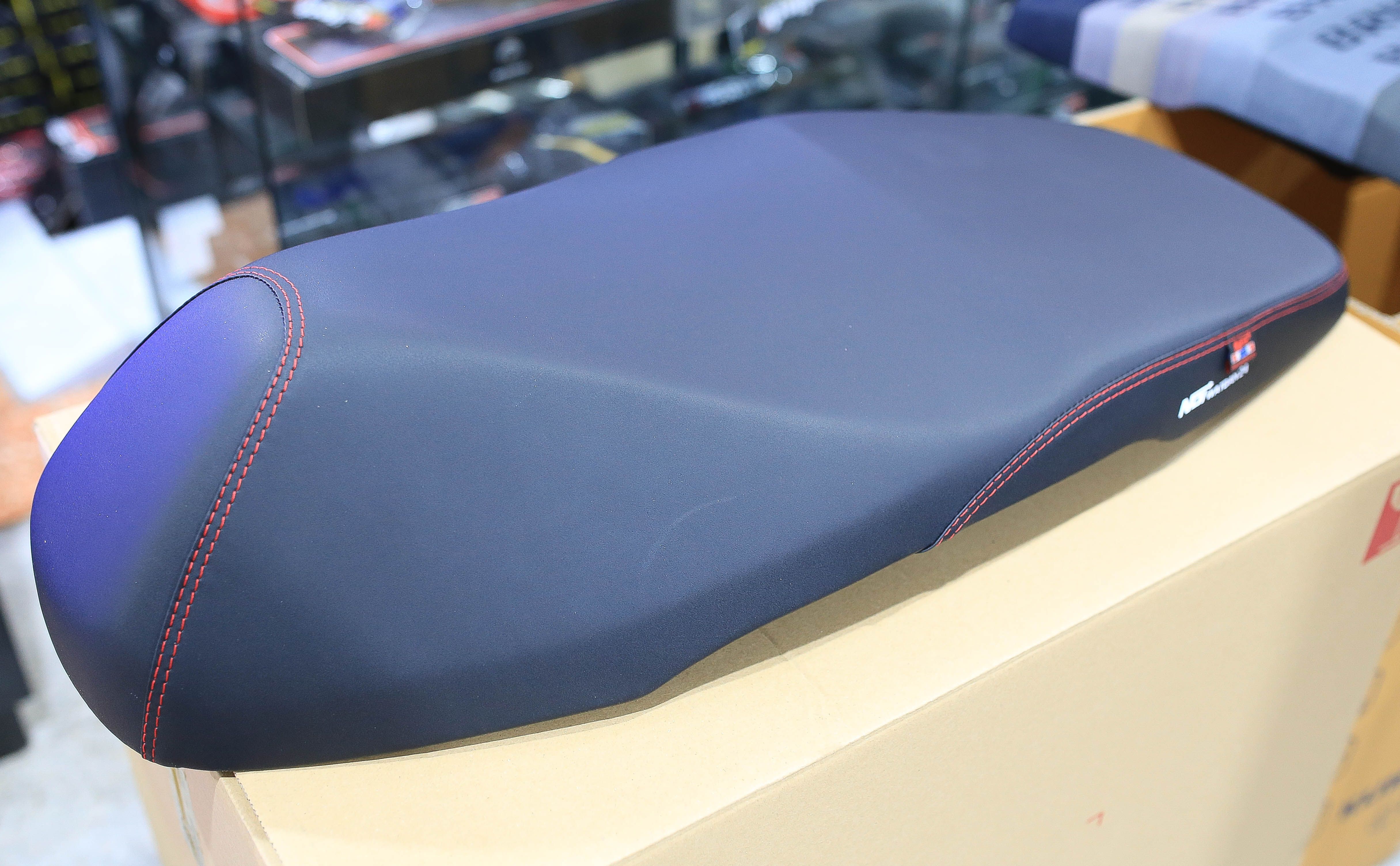 เบาะ LEAD 125 ปาด2ตอนผ้าเรดเดอร์ด้ายแดง-ผ้าเบาะbride หน่อยวัดด่าน โครงแท้