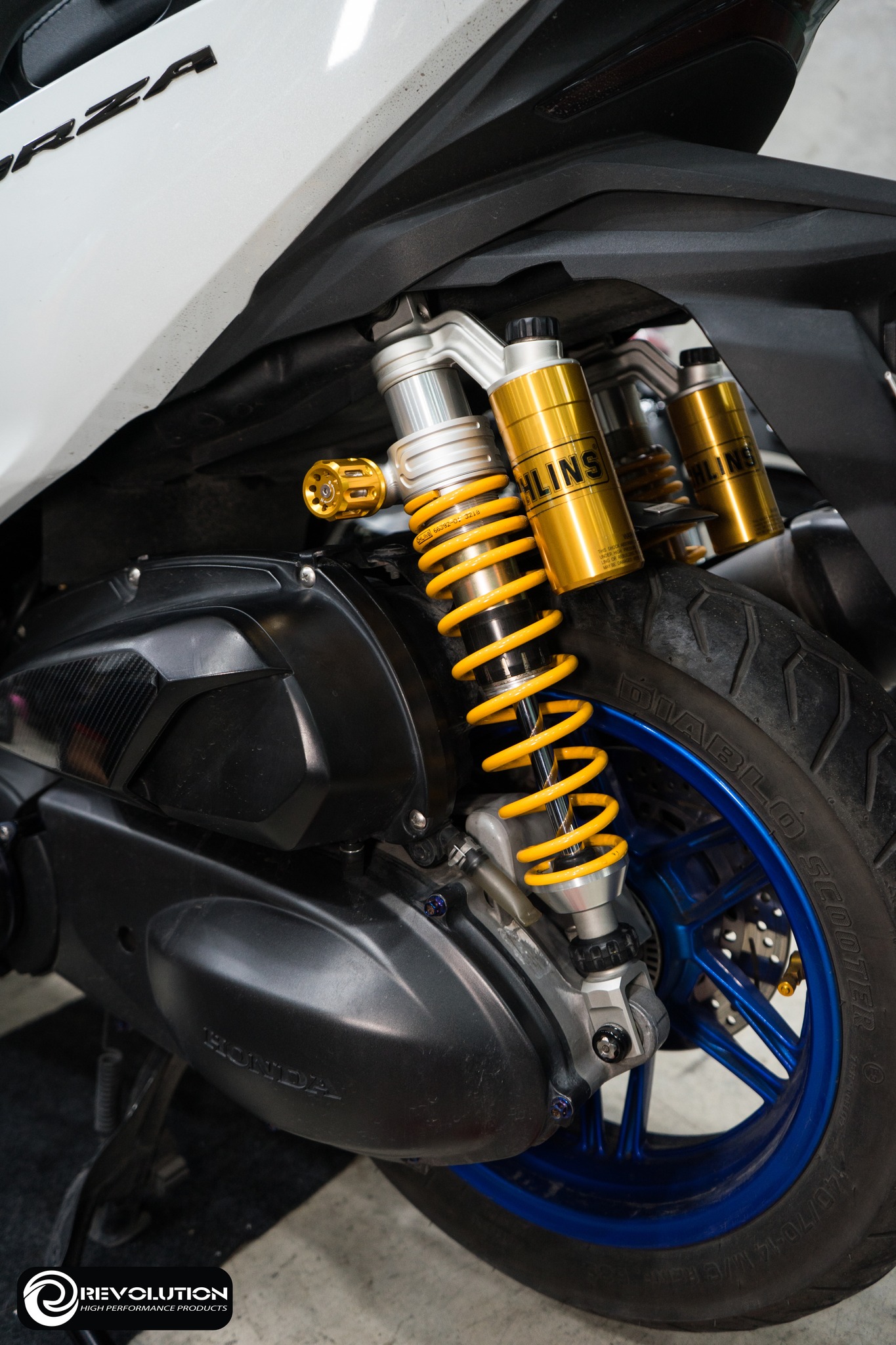 ตัวปรับสปริงโช้ค CNC REVOLUTION (32mm) เงินปรับทองราคาอันละ 3,800 บาท คู่ละ 7,000 บาท NEW PRODUCT Shock preload adjuster HPA CNC REVOLUTION (32mm) Silver Adjuster Gold Product - R Price 3,800 Baht/Piece Price 7,000 Baht/Pair