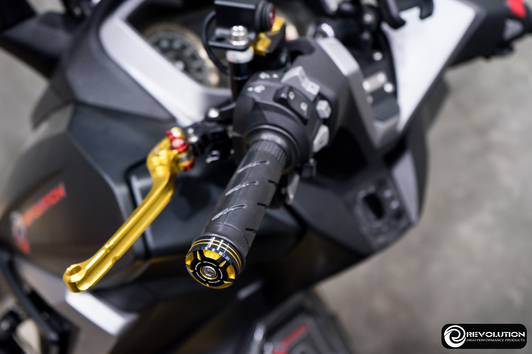 น็อตปลายแฮนด์ ทูโทน REVOLUTION FORZA-350/X-MAX300 ทั่วไป (34x13.5mm)