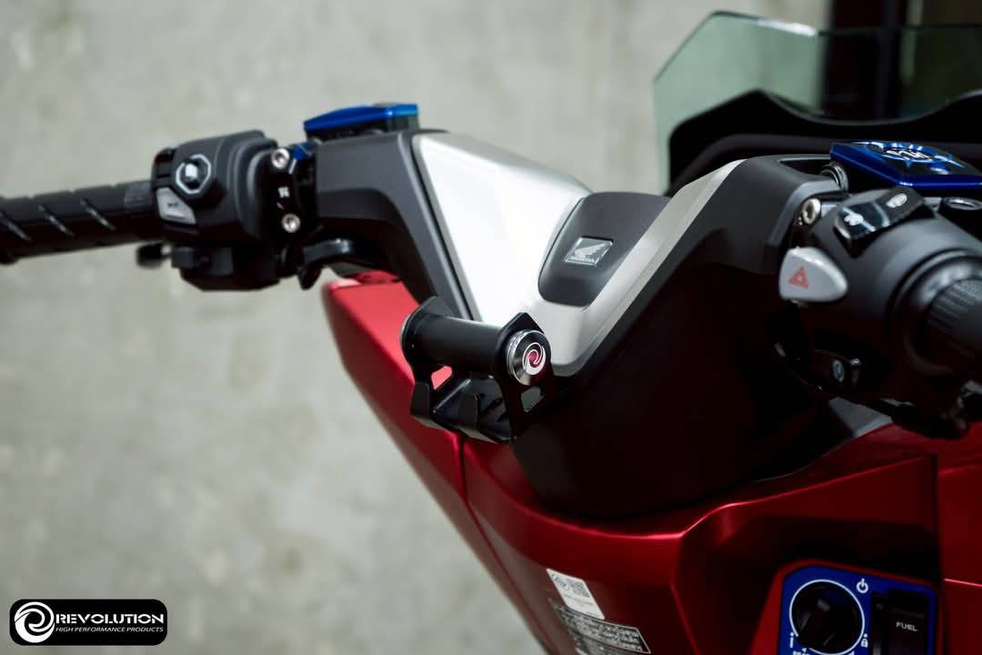 ขาจับมือถือยึดใต้ฝาครอบแฮนด์ 2D REVOLUTION PCX160 2025 พร้อมตะขอเกี่ยว ราคา790