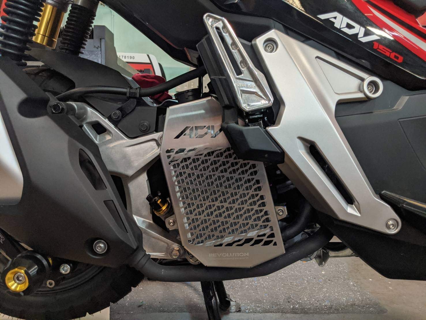 ตระแกรงหม้อน้ำ REVOLUTION งานตัดเลเซอร์ สำหรับ ADV150 / PCX150 2018+