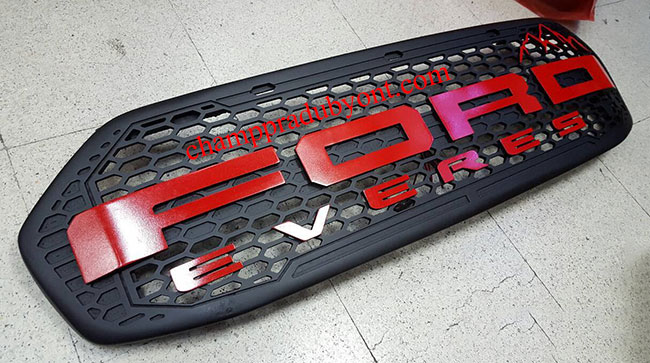 กระจังหน้า FORD EVEREST 15-16 แดง โลโก้ใหญ่
