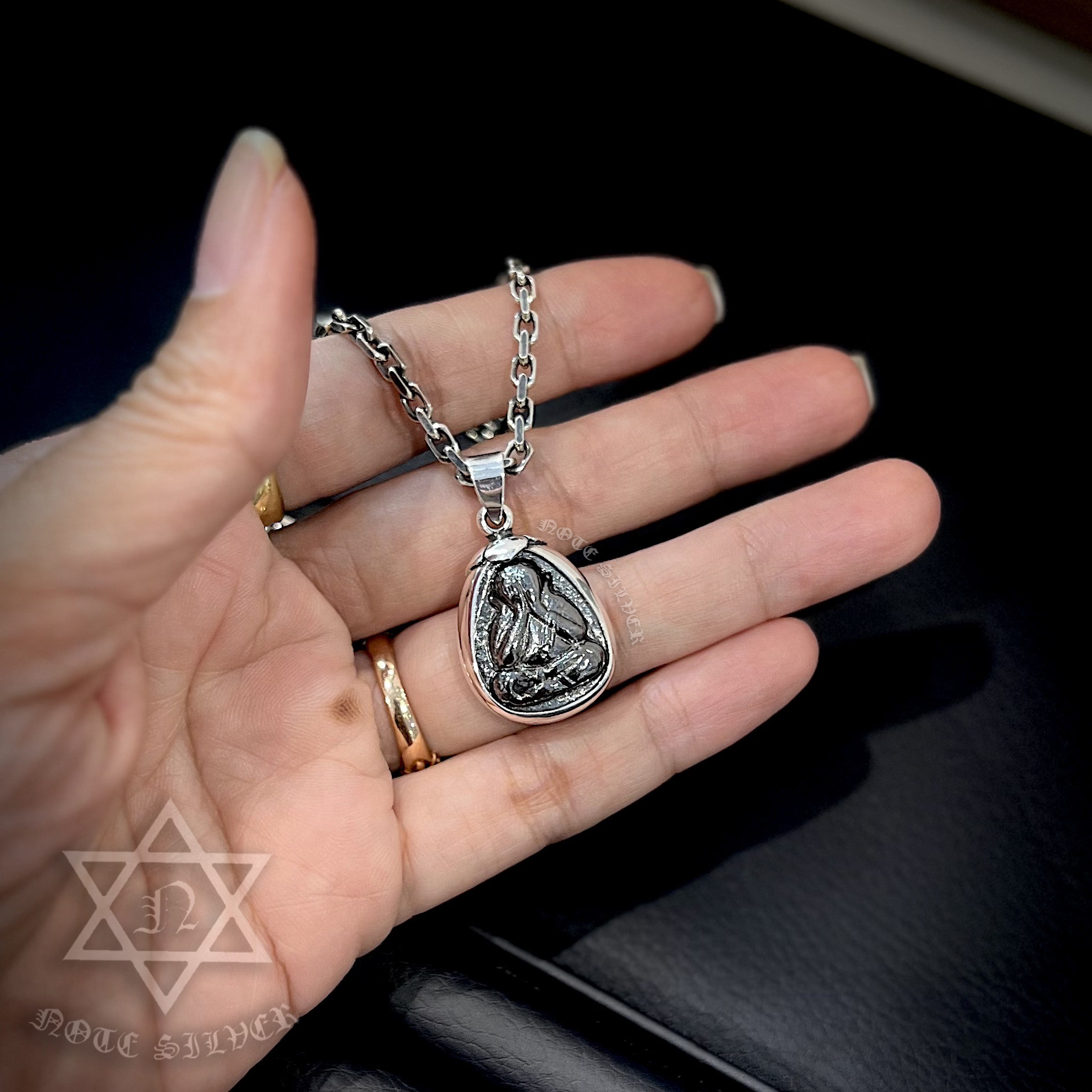 เลี่ยมจับขอบผ่าหวายเงินแท้ แบบโชว์เนื้อ Sterling Silver 925 NSSV3465