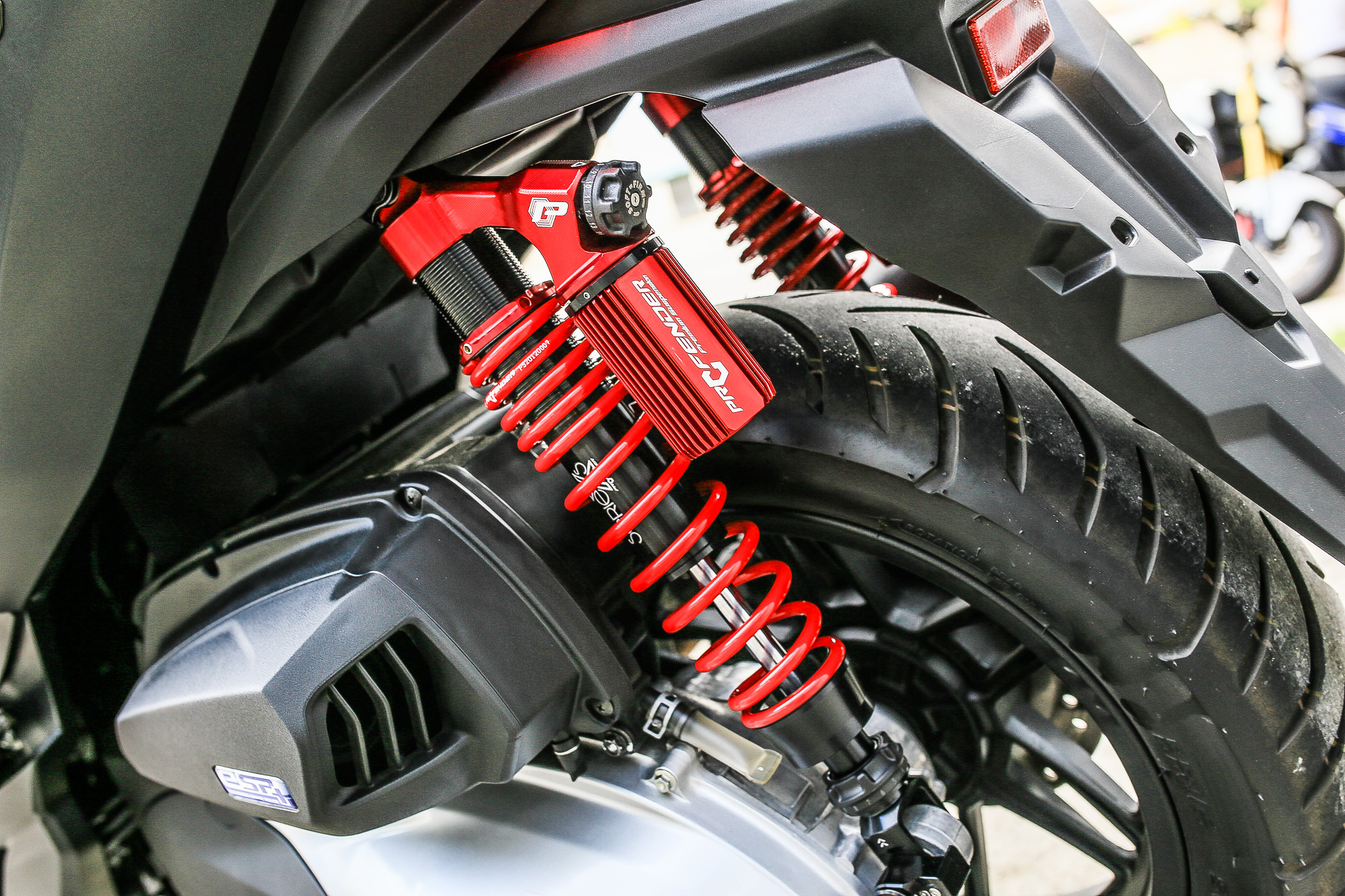 โช๊ค Profender Honda Forza300,350 ราคา11900