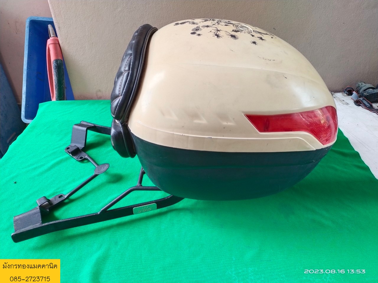 กล่องท้ายมอเตอร์ไซด์ ขนาด 35x37x30 ซม. พร้อมเหล็กยึดติดกับมอเตอร์ไซด์