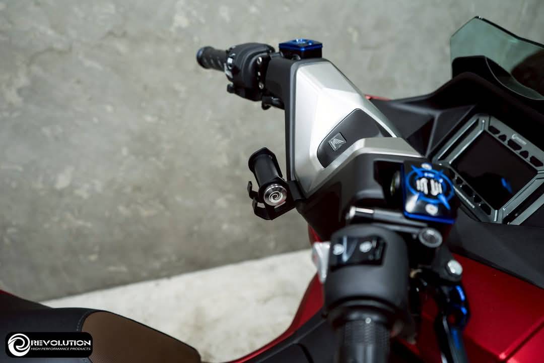 ขาจับมือถือยึดใต้ฝาครอบแฮนด์ 2D REVOLUTION PCX160 2025 พร้อมตะขอเกี่ยว ราคา790