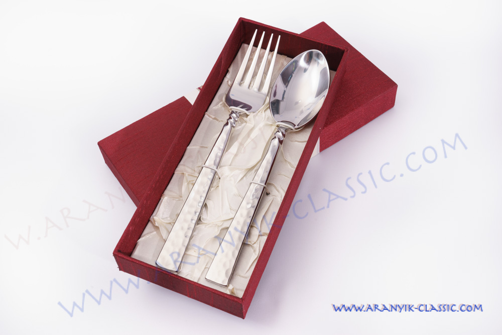 ของขวัญงานขึ้นบ้านใหม่ ช้อนส้อม 2 ชิ้น พร้อมกล่อง