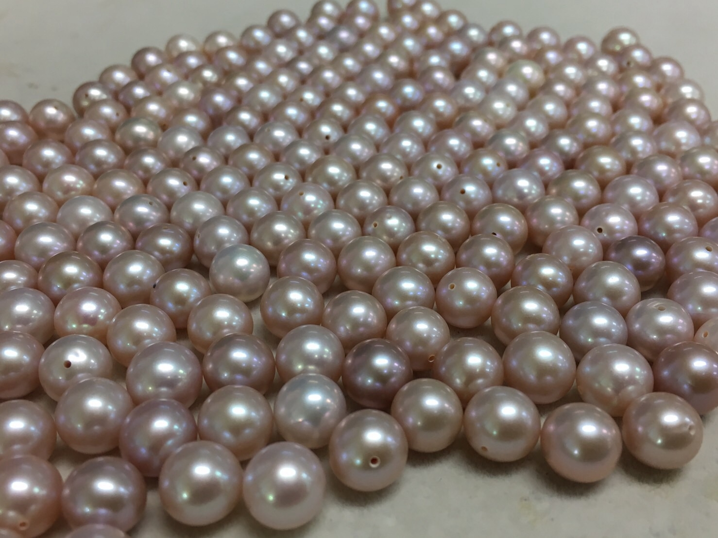 ต่างหูไข่มุกแท้ 9-9.5 มิล สีม่วง กลม ก้านเงินแท้