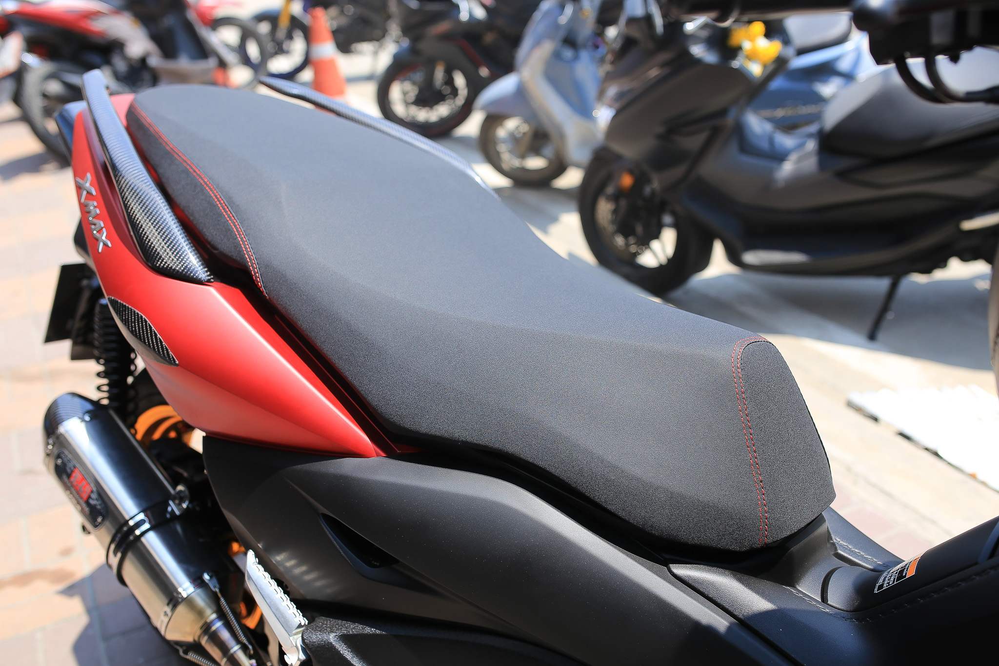 เบาะแต่ง Xmax 300 ทรงปาดบาง (โครงเทียม) by Noi Watdan