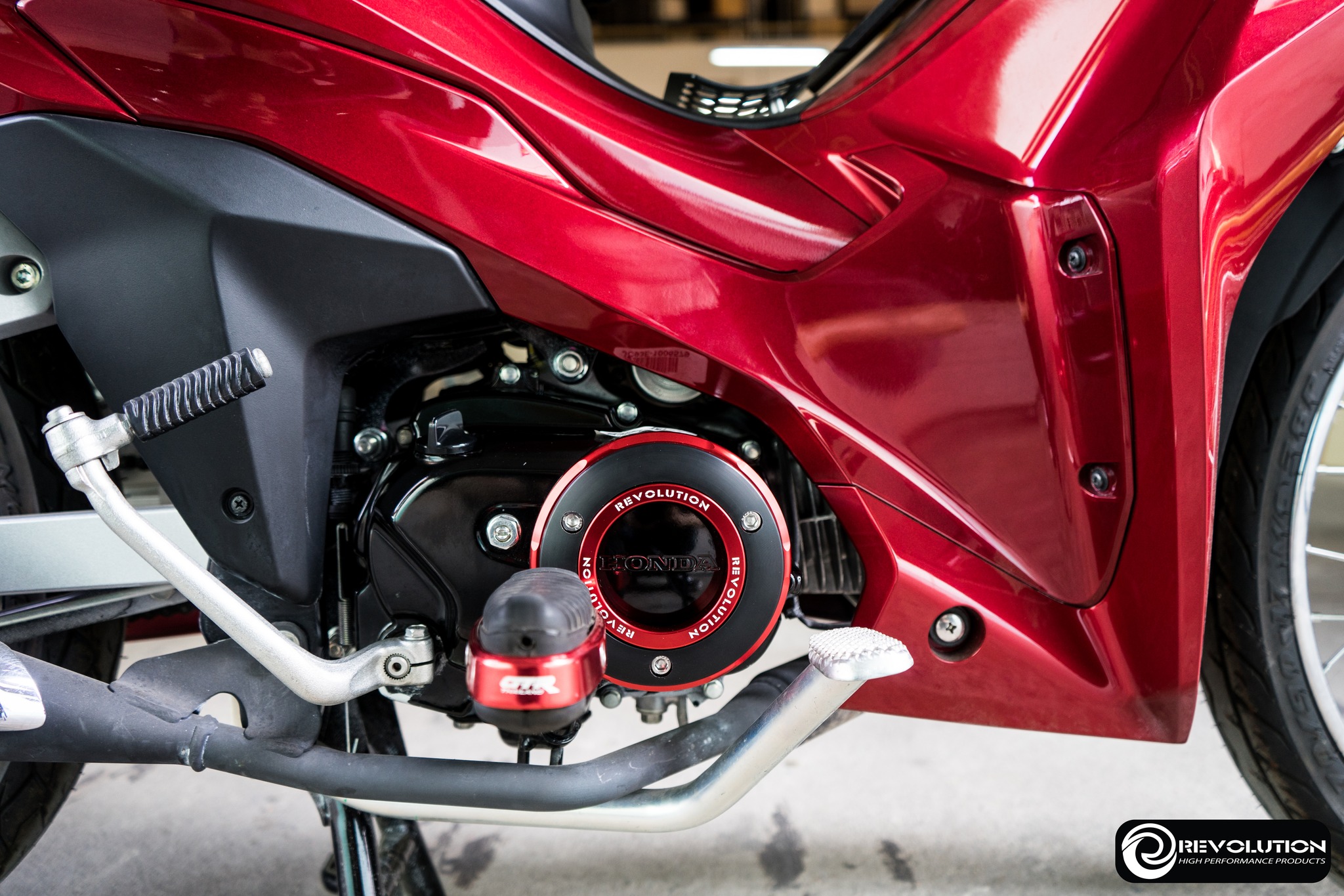 ฝาครอบเครื่องด้านR REVOLUTION C-125 ปี2021-23/CT-125 ปี2023/ST-125Dax/WAVE-125i ปี2023