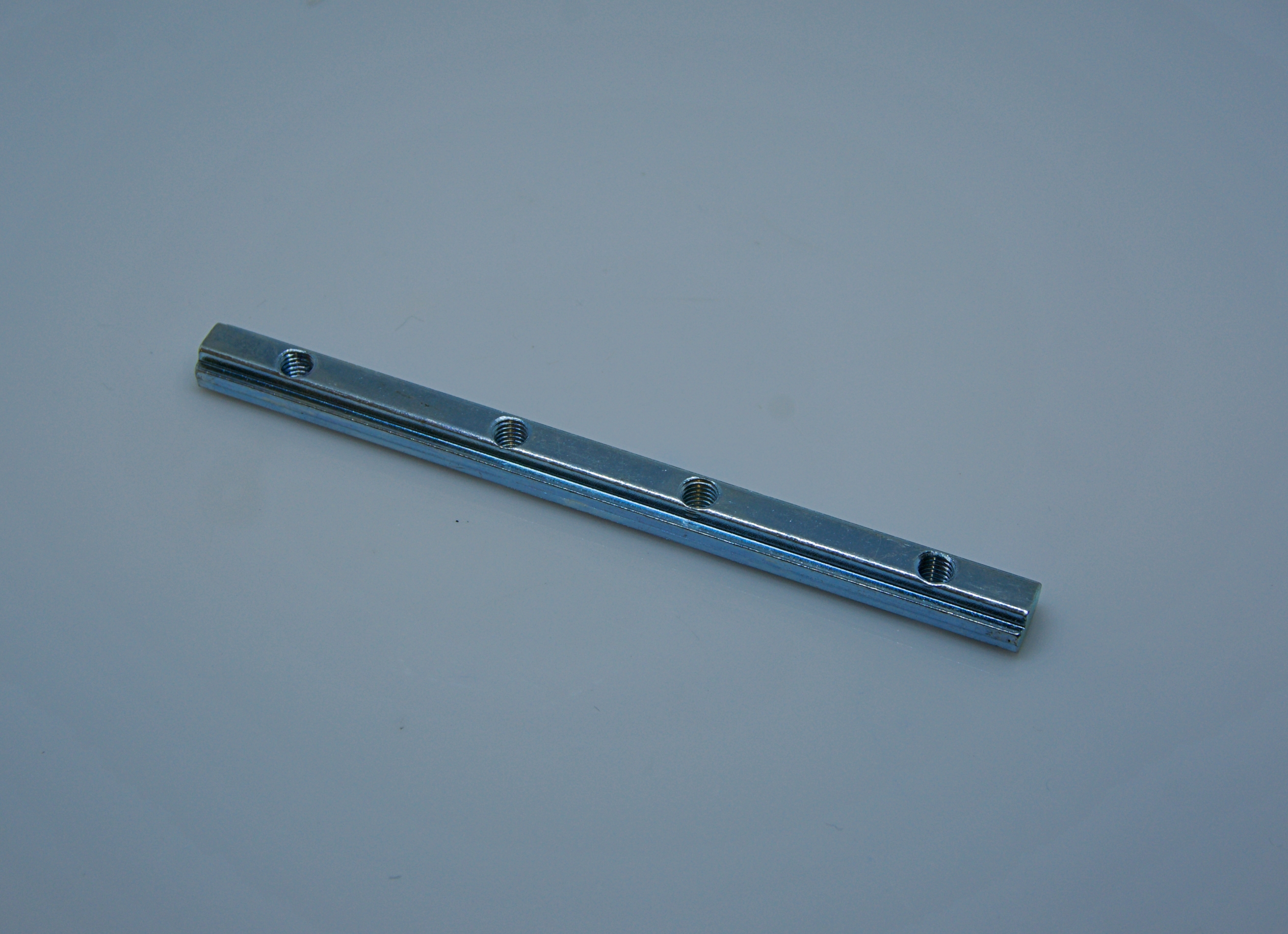 4545 Tnut M5 slot strip