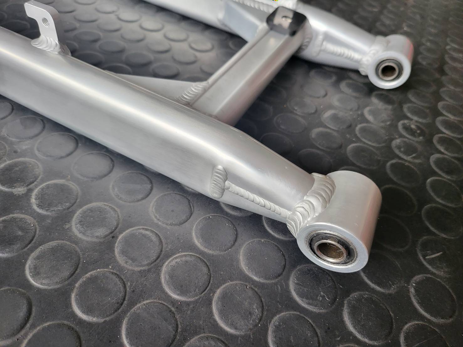 สวิงอาร์มมิเนียม CT125 JENGKI มีสีดำ เงิน ราคา3000