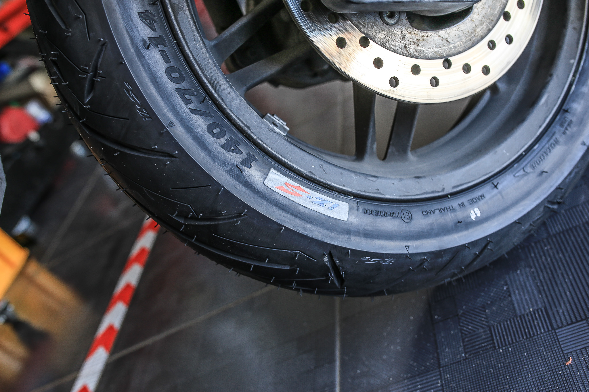 ยางIRC รุ่น Izs - s99T Scooter X-MAX300 FORZA300-350 120/70-15 140/70-14 ราคาคู่ละ 3690