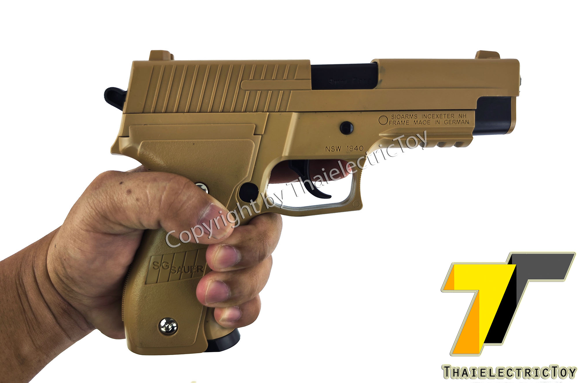 ปืนอัดลมพลาสติก Sig sauer p226 สีทราย ชักยิงทีล่ะนัด ลำกล้องยาว 8 นิ้ว หนัก 309 กรัม แขวนสไลน์ได้