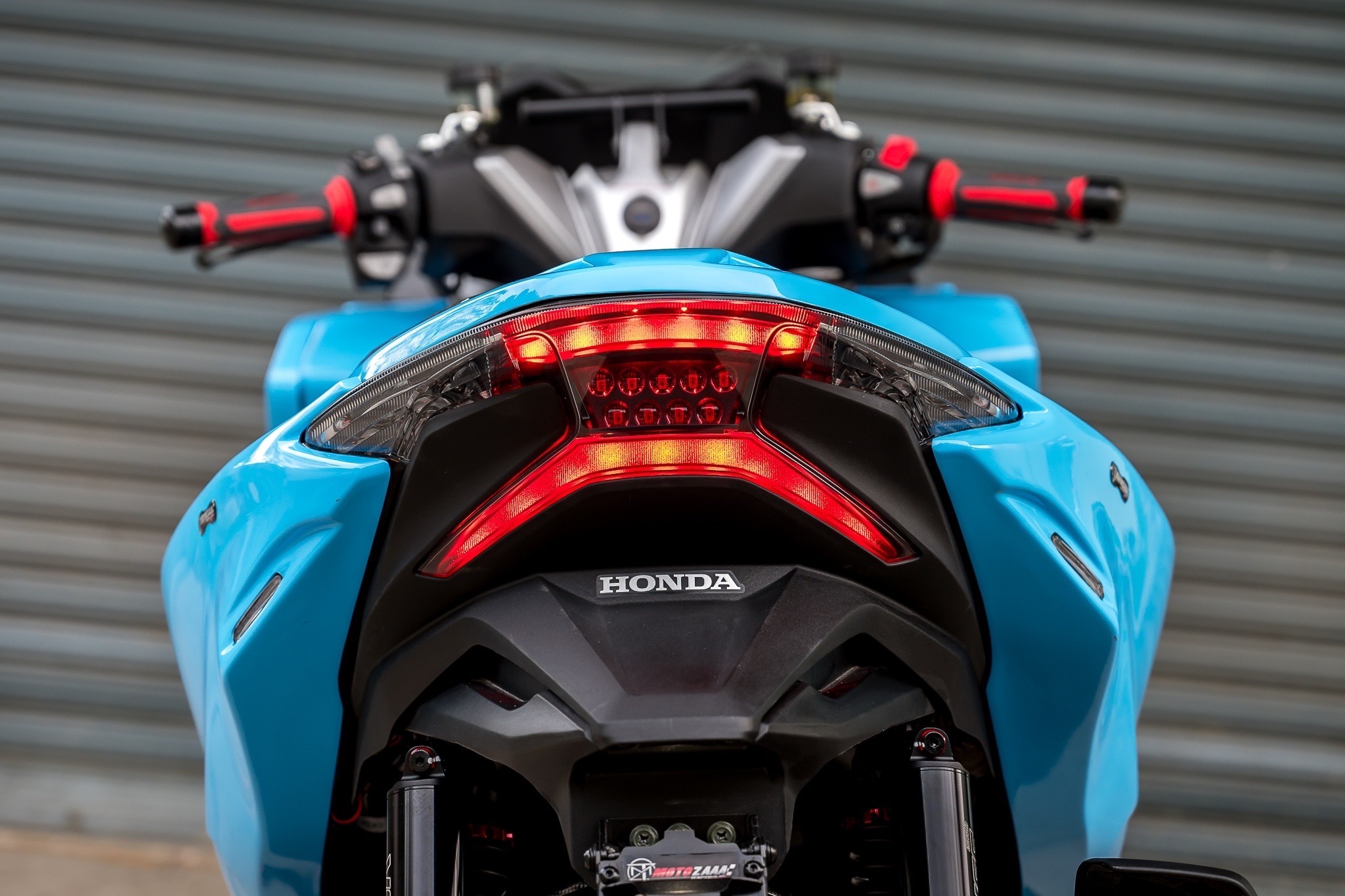 ครอบท้ายแฟริ่ง MOTOZAAA FORZA 350 ลายฟิมล์ 3900฿ / สีตามตัวรถ 3300฿