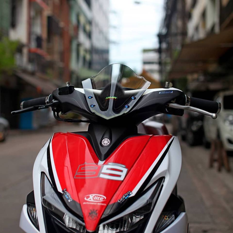 ชิวหน้า Yamaha Aerox ลายคาร์บอน ทูโทน สินค้านำเข้า ราคา650