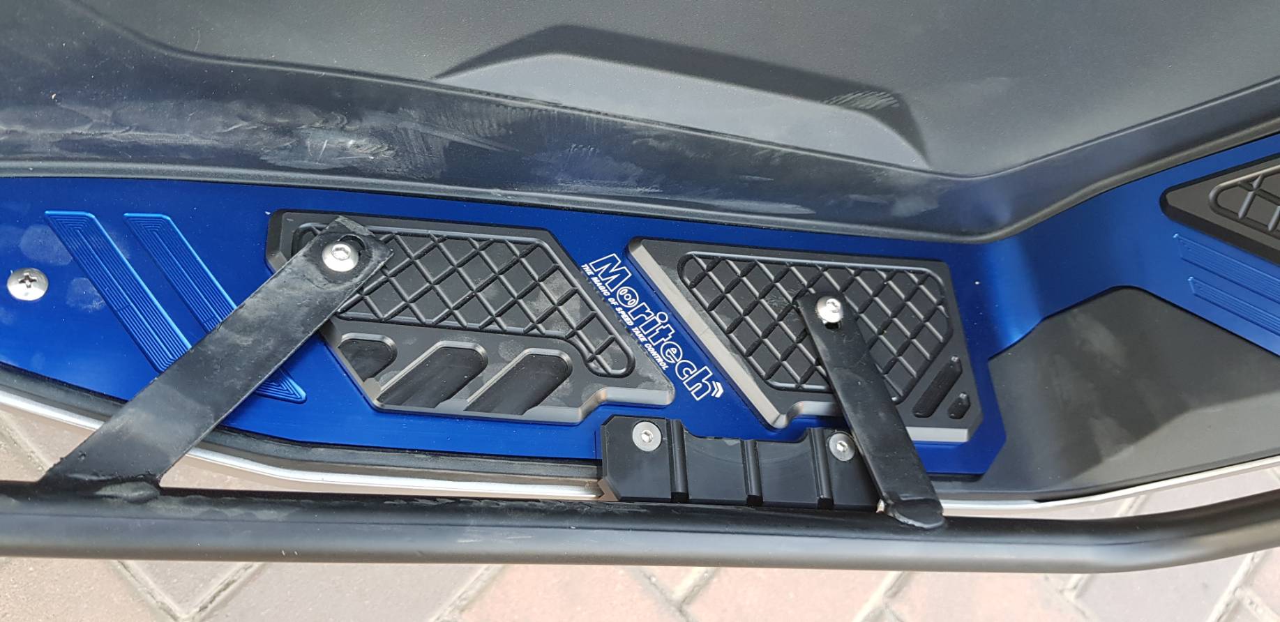 แผ่นพื้นพักเท้าหน้า MORITECH HONDA ADV 150