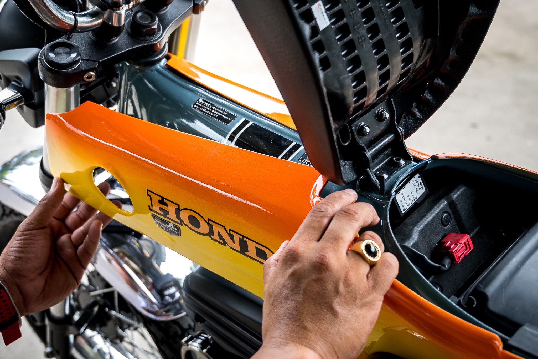 ชุดแฟริ่งเปลี่ยนสีDax125 (4ชิ้น) motozaaa 8900฿