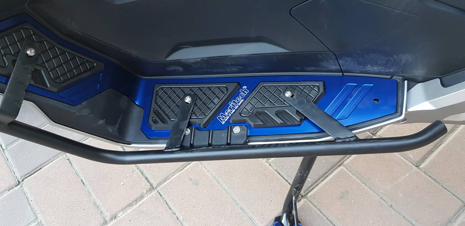 แผ่นพื้นพักเท้าหน้า MORITECH HONDA ADV 150