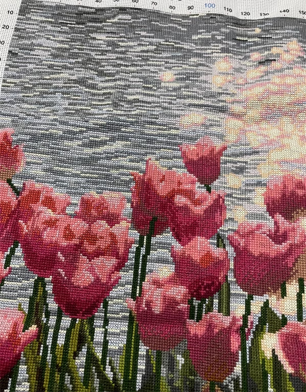 tulip-1103 *สินค้าหมด* ชุดปักครอสติช ลายทุ่งทิวลิป (ปักเต็มผืนผ้า ไม่มีเดินเส้น ผ้า11CTพิมพ์ลาย ปัก 3 เส้นเล็ก) ขนาด 54*66 ซม.ผ้าครอสติช 11CTพิมพ์ลายปักบนผ้า ไหมคอตตอน 28 สี ผังลาย เข็ม