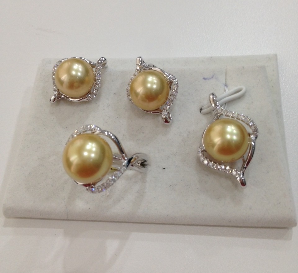 เซ็ตไข่มุก south sea 11-12 มิล ตัวเรือน 18k สีทอง เพชรแท้ น้ำ 97 เกรด AAA