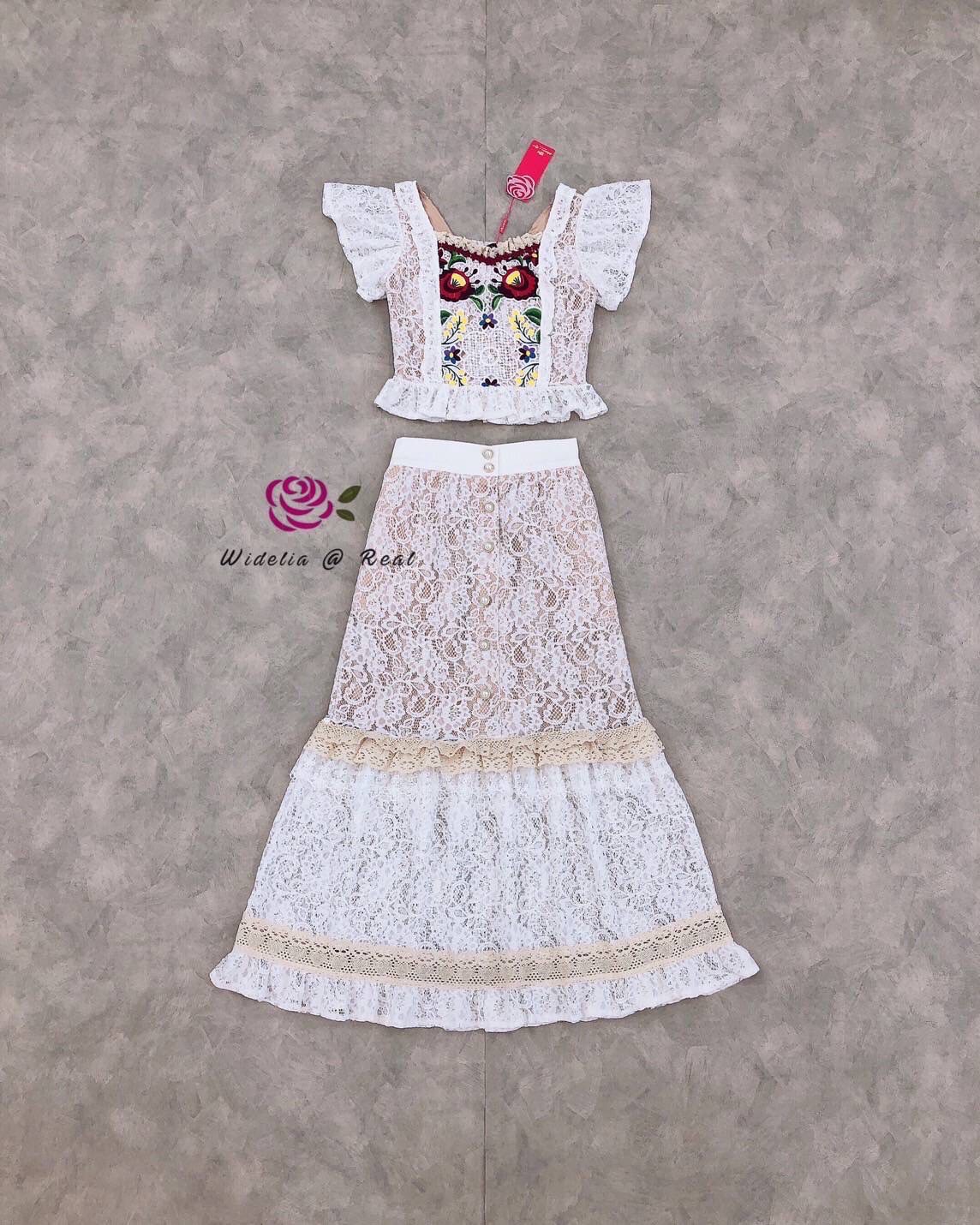 Vintage Set :: เซ็ทเสื้อตัวสวยทรงเก๋ คอเหลี่ยมสวย ช่วงอกปักลายดอกไม้สีสวย
