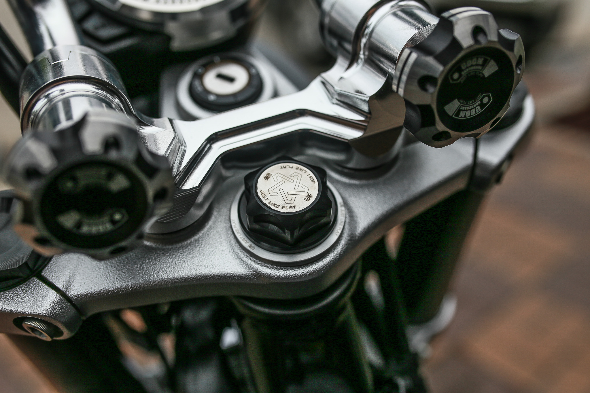 น๊อตแผงคอ U DOM KARNCHANG HONDA MONKEY ราคา550