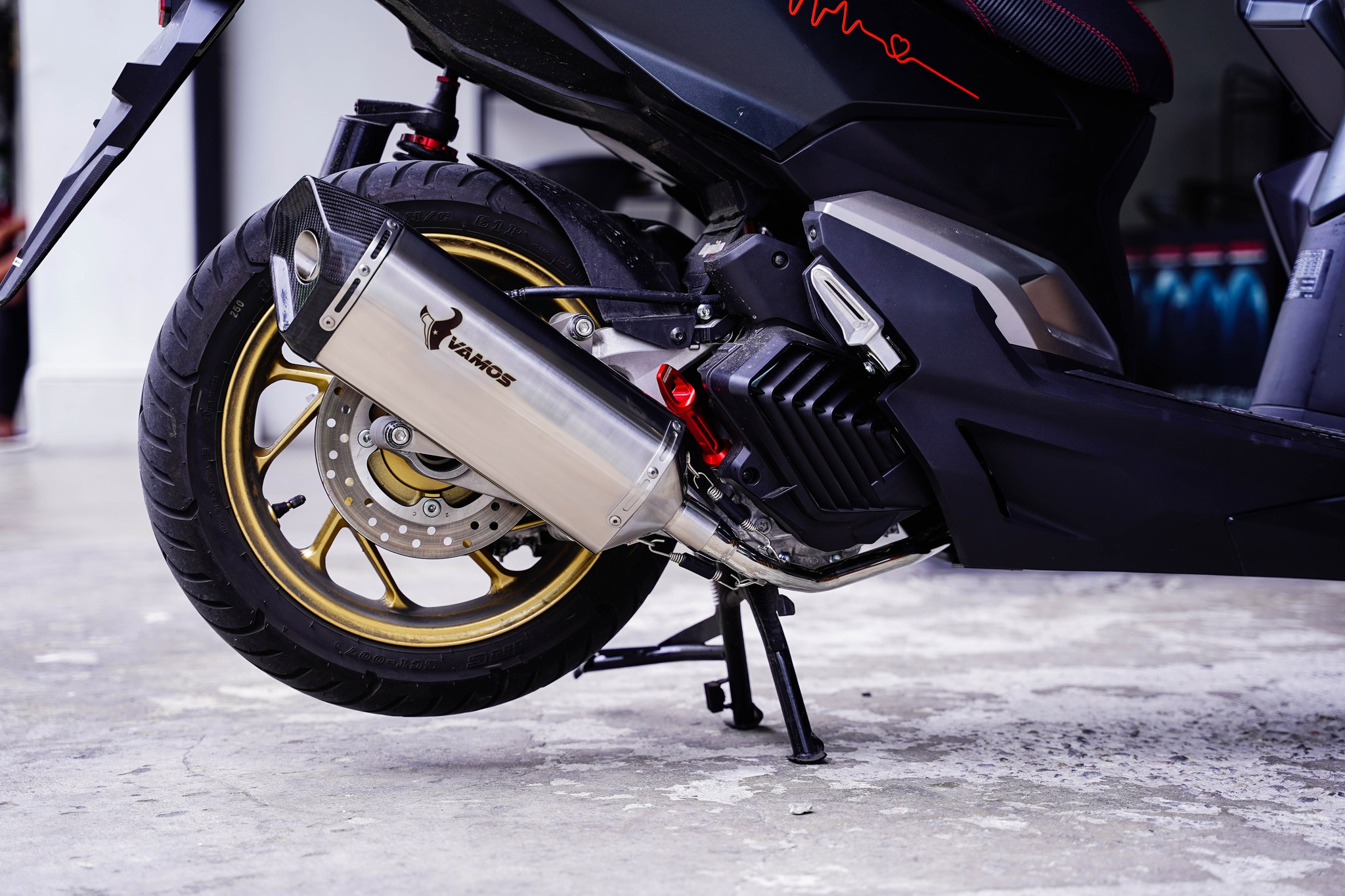 ท่อ Vamos Click160 ราคา7000