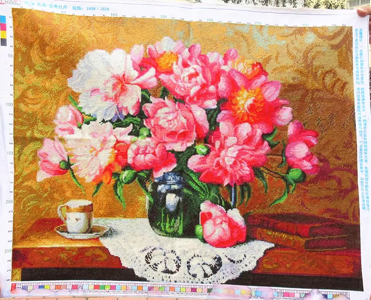 botan-1022 *พร้อมส่ง* ชุดปักครอสติช ลายแจกันดอกโบตั๋น (ปักเต็มผืนผ้า ไม่มีเดินเส้น ผ้า11CTพิมพ์ลาย ปัก 3 เส้นเล็ก) ขนาด 92*77 ซม.ผ้าครอสติช 11CTพิมพ์ลายปักเต็มลายผ้า ไหมคอตตอน 51 สี ผังลาย เข็ม