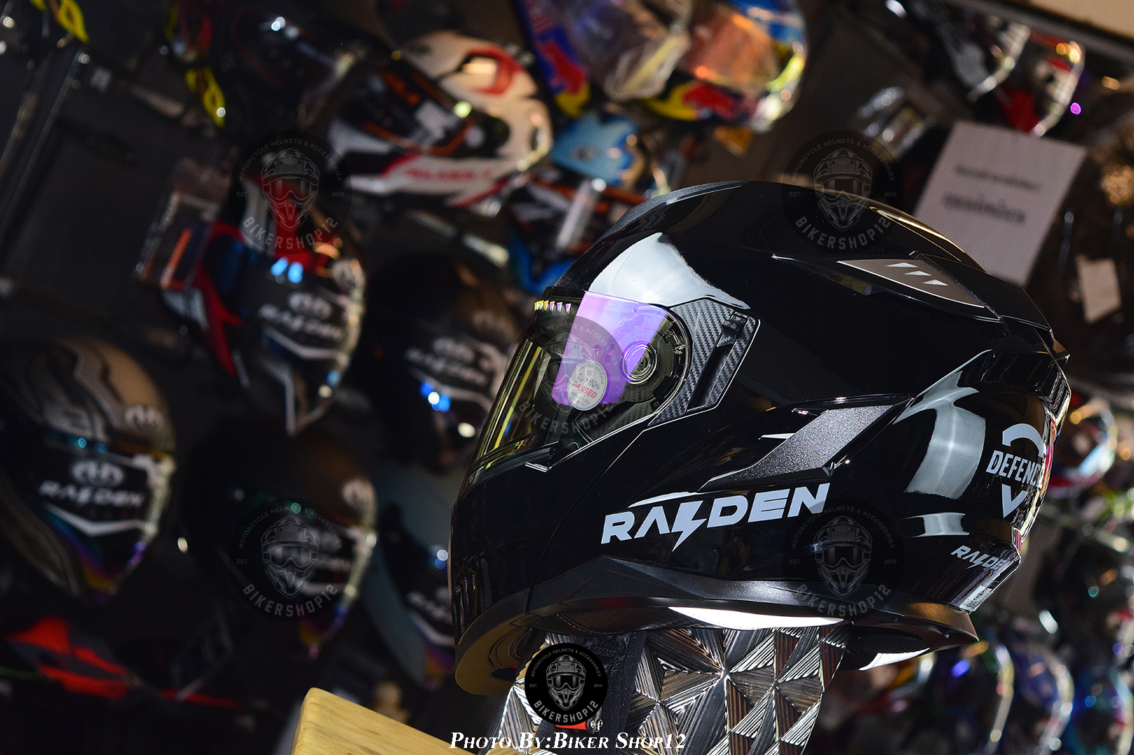 หมวกกันน็อคยกคางรุ่น Defence สีดำเงา