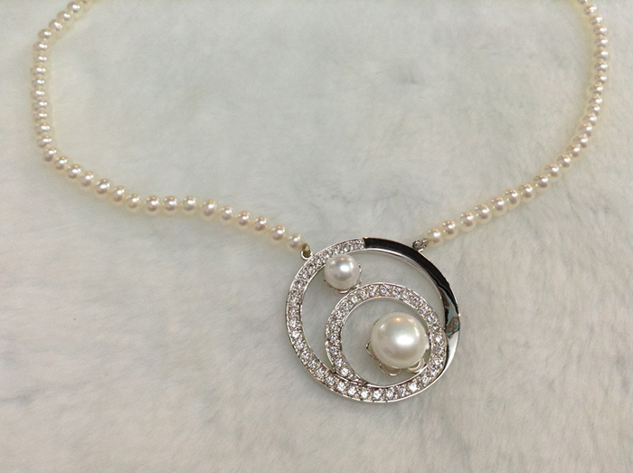 สร้อยคอไข่มุกแท้ร้อยกับจี้ ดีไซเก๋