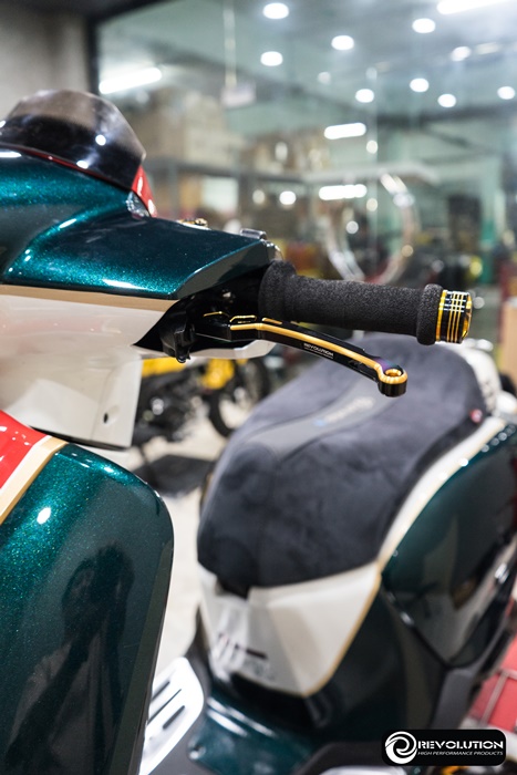 มือเบรค REVOLUTION/CNC ทูโทน GIORNO125 [ CBS/ABS ]