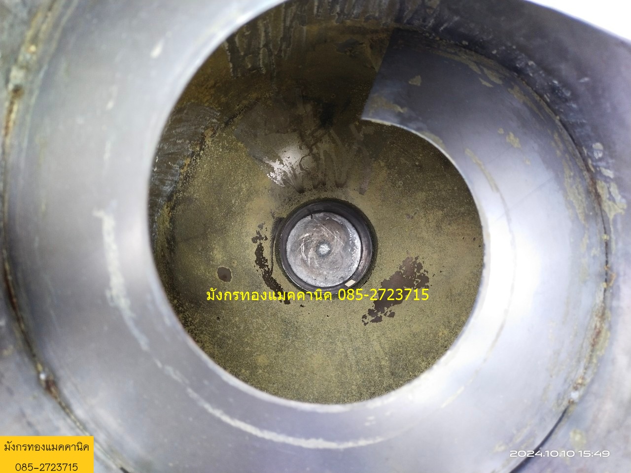 โถสแตนเลส ขนาดเส้นผ่าศูนย์โถ 25 ซม. สูงจากพื้น 65 ซม. มีอุปกรณ์ตามภาพ สแตนเลสหนามาก