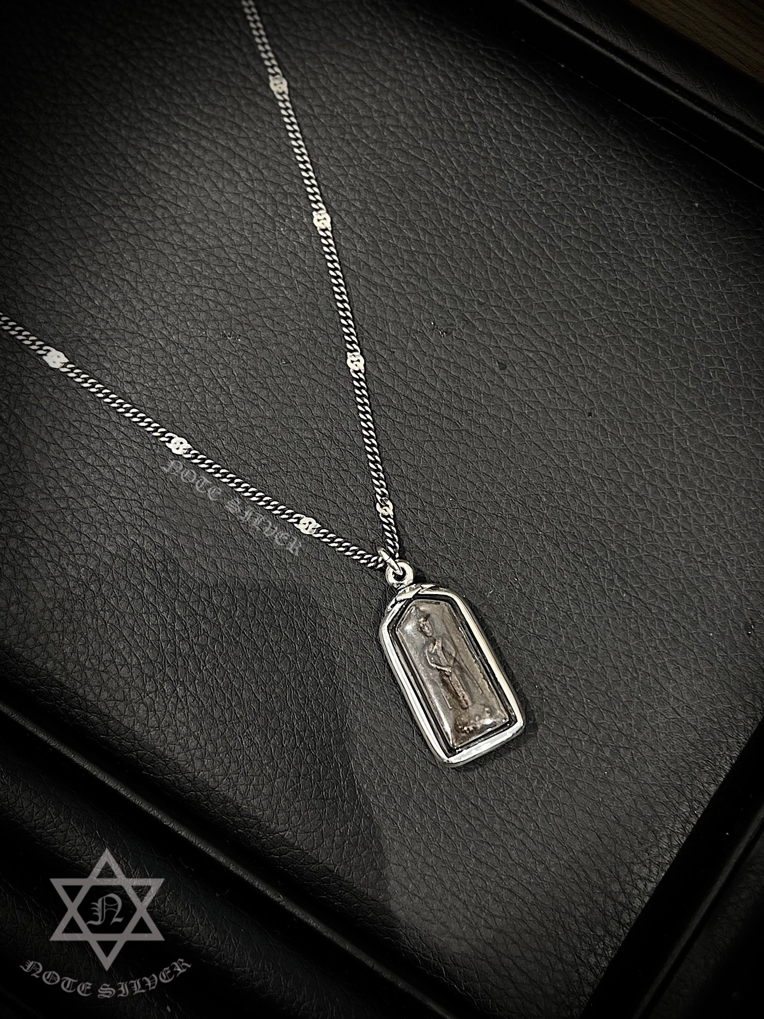 เลี่ยมพลาสติกกันน้ำ และจับขอบผ่าหวายเงินแท้ Sterling Silver 925 NSSV3448