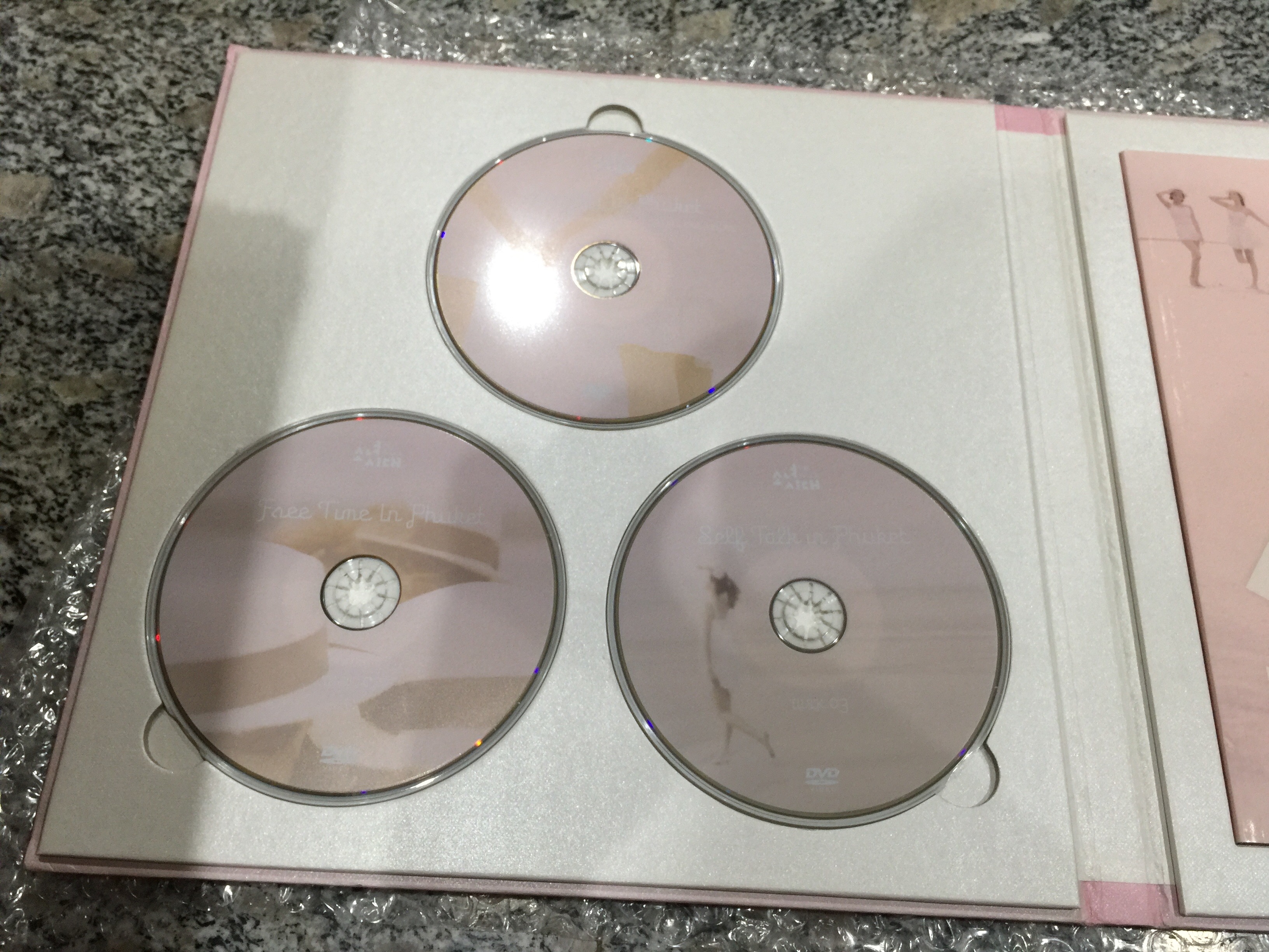 [มือ 2 พร้อมส่ง - ลด 50% พร้อมส่งฟรี!] Girls' Generation - Paradise in Phuket DVD (6DVD)